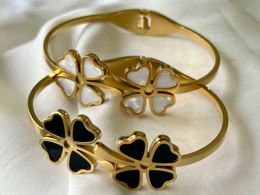Amara Hearts Bangle